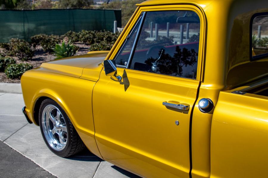 Детали экстерьера Chevrolet C10 Custom 1967 года  (фото 42 из 145)
